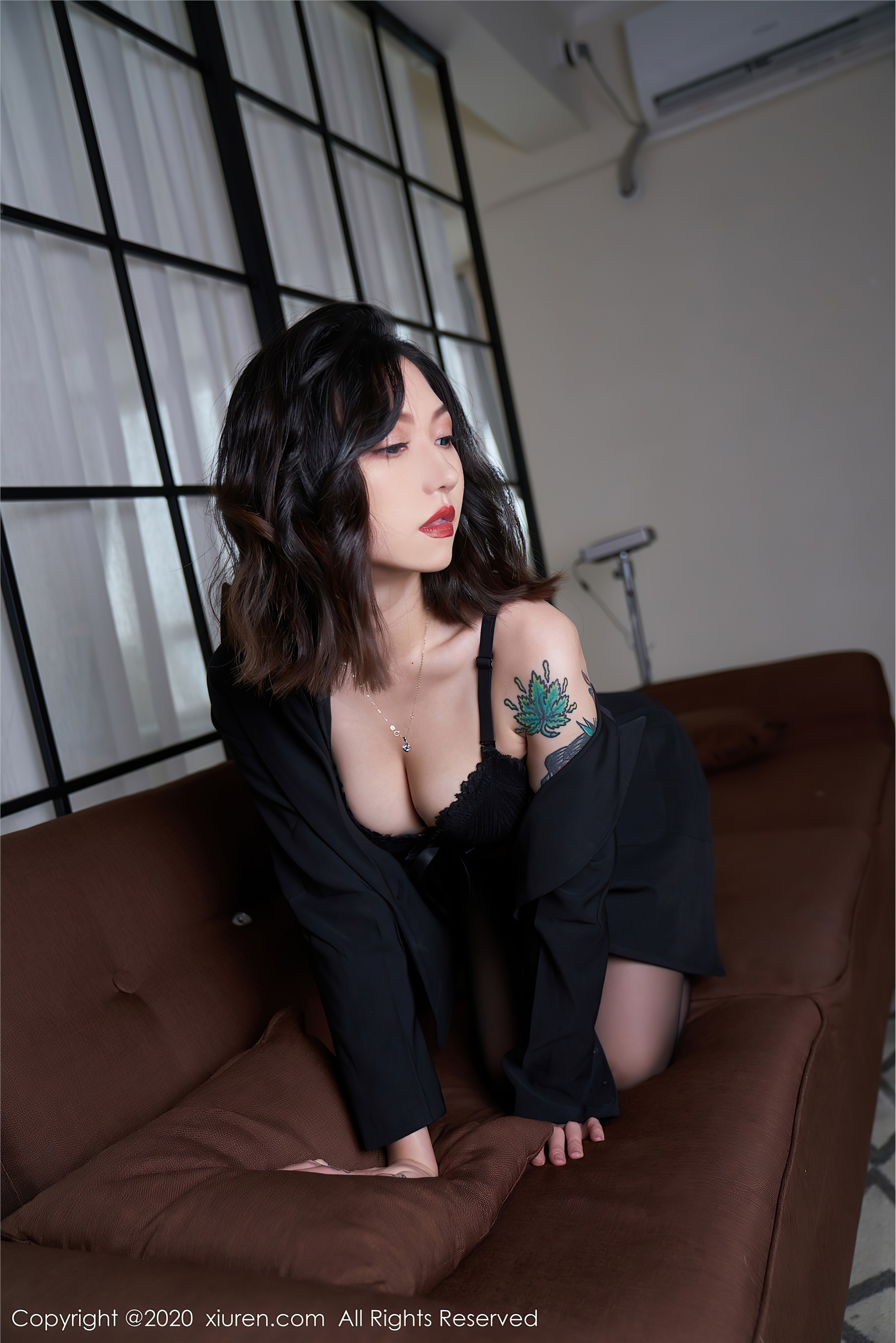 XIUREN秀人网 2020.10.29 No.2711 舌尖上的菊花Ace